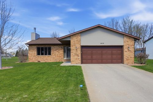 1619 38th Ave S, Fargo, ND, 58104-6321 | Card Image