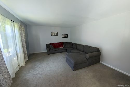 4 Summercress Ln, Coram, NY, 11727-2615 | Card Image