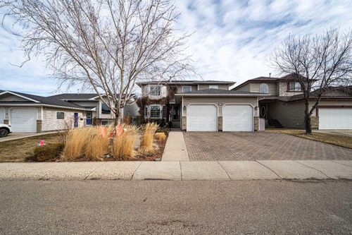 12 Sunrise Crt Sw, Medicine Hat, AB, T1B4N5 | Card Image