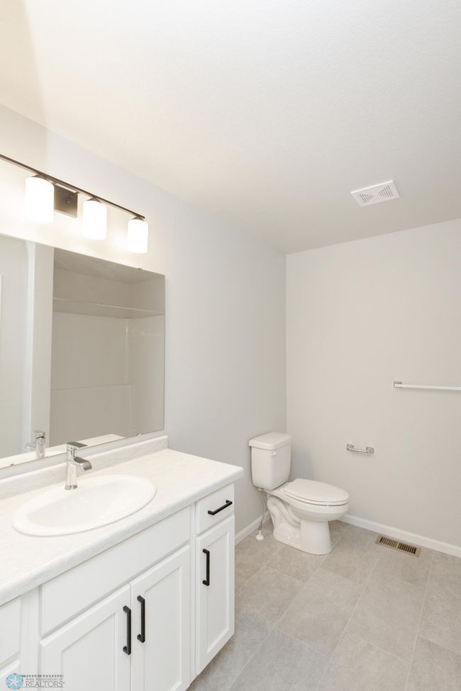 Primary Bathroom | Image 27