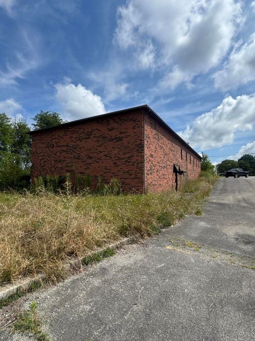 001 N Laurel Rd, London, KY, 40741-9082 | Card Image