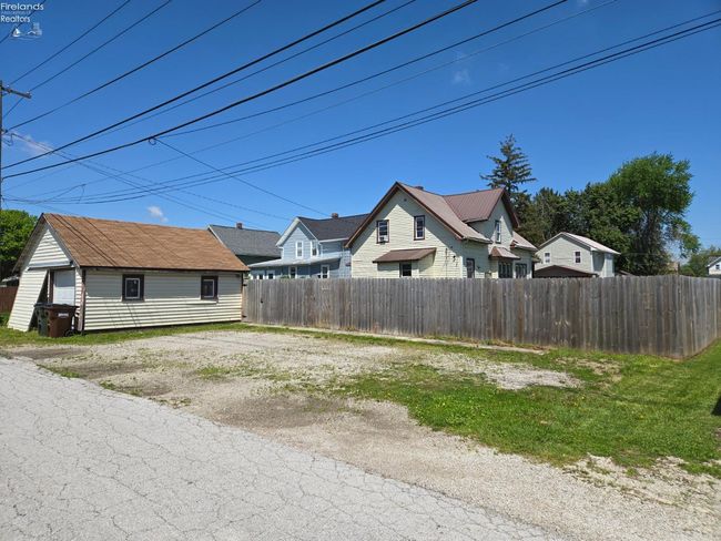 91 1 St Ave, House other with 6 bedrooms, 2 bathrooms and 2 parking in Tiffin OH | Image 8