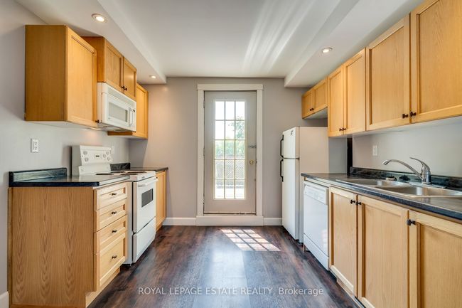 54 Kenilworth Ave, House attached with 3 bedrooms, 3 bathrooms and 2 parking in Toronto ON | Image 28