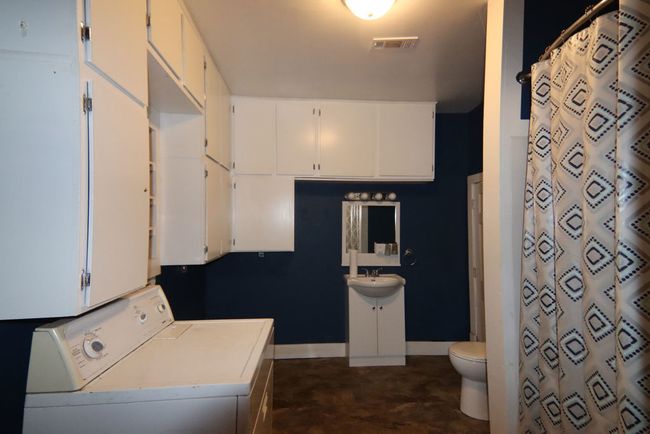 307 S Douglas St, House other with 3 bedrooms, 1 bathrooms and 4 parking in Villa Grove IL | Image 9