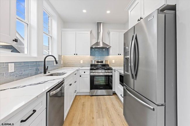 UPSTAIRS - 23 N Vassar Square, Condo with 3 bedrooms, 2 bathrooms and null parking in Ventnor NJ | Image 7