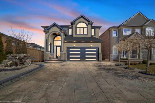 111 Vineberg Dr, Hamilton, ON, L8W0B7 | Card Image