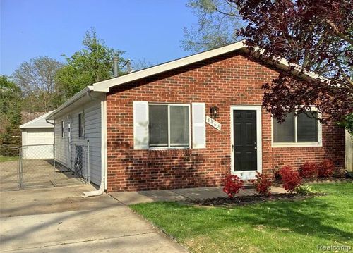 8468 Beatrice, Westland, MI, 48185-1894 | Card Image