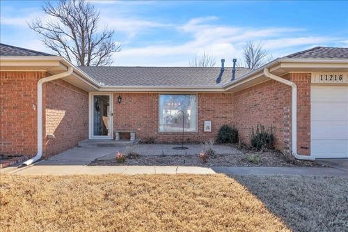 11216 Dover Ct, Yukon, OK, 73099-8049 | Card Image