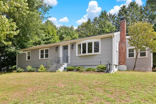146 South St, Medfield, MA, 02052-2700 | Card Image