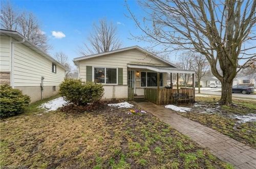 74 Helene Cres, Waterloo, ON, N2L5E5 | Card Image