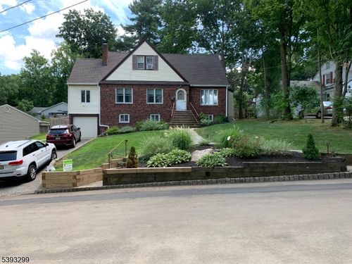 8 Birkendene Rd, Caldwell, NJ, 07006-5702 | Card Image