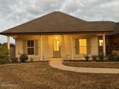 104 Bridge Hollow Ln, Canton, MS, 39046-7011 | Card Image