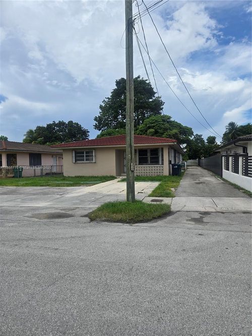 2-8857 Sw 27th St, Miami, FL, 33165-3203 | Card Image
