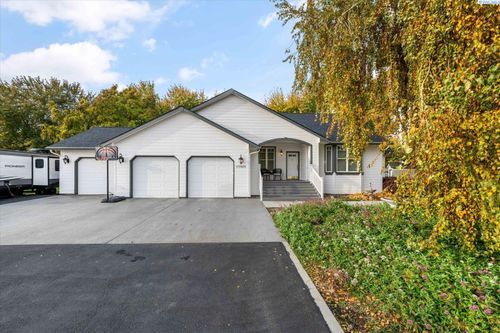 172405 W Buena Vista Rd, Prosser, WA, 99350-7259 | Card Image