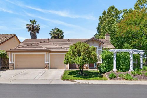 8406 Alameda Park Dr, Elk Grove, CA, 95624-3912 | Card Image