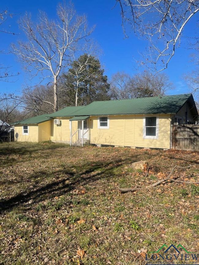 338 E Peters St, House other with 3 bedrooms, 2 bathrooms and null parking in De Kalb TX | Image 46