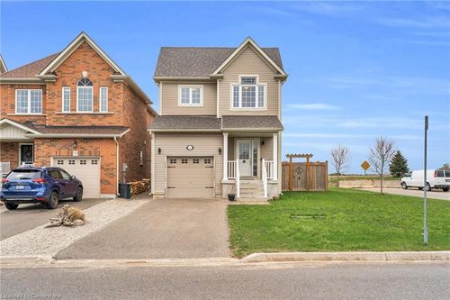 107 Courtney St, Fergus, ON, N1M0E3 | Card Image