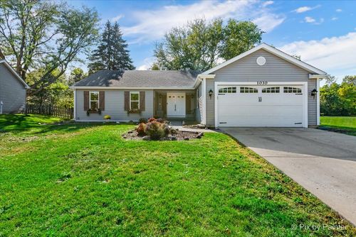 1030 Woodbridge Dr, Cary, IL, 60013-3200 | Card Image