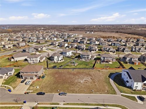 28324 W 164th St, Gardner, KS, 66030-7400 | Card Image