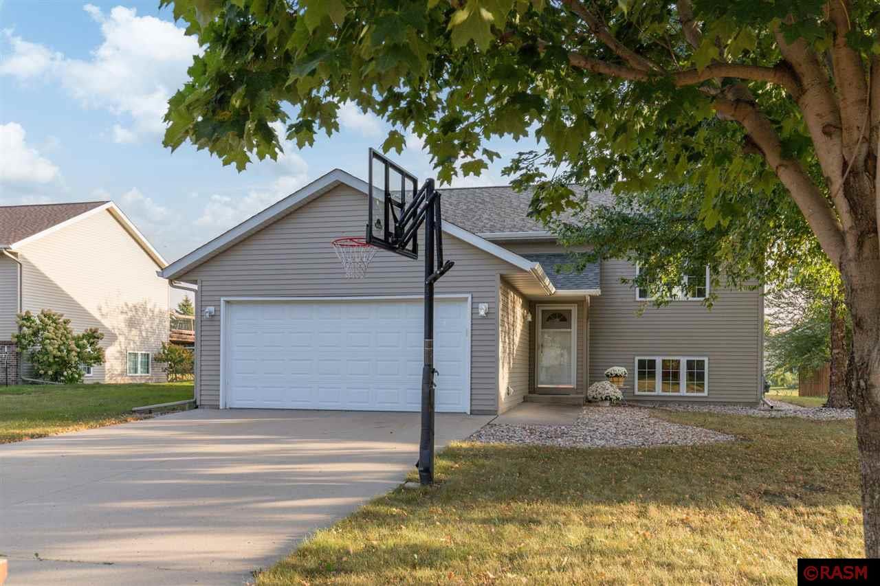 Pebble Creek Ct, Mankato, MN 56001