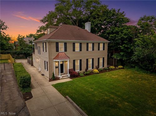 15712 Chadbourne Rd, Shaker Heights, OH, 44120-3334 | Card Image