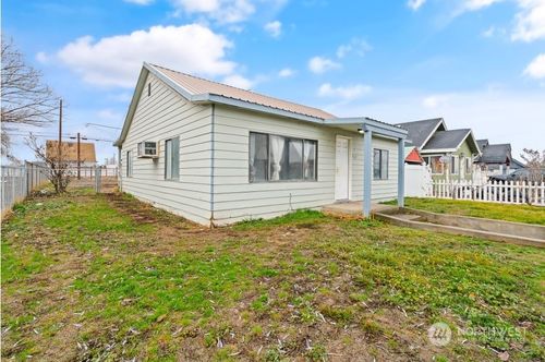 319 4th Avenue, Mabton, WA, 98935 | Card Image