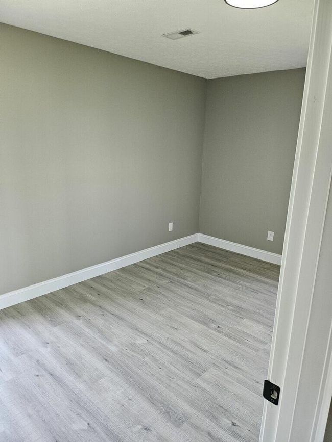 144 Lakeway Drive, For Sale in Russell Springs Zoocasa