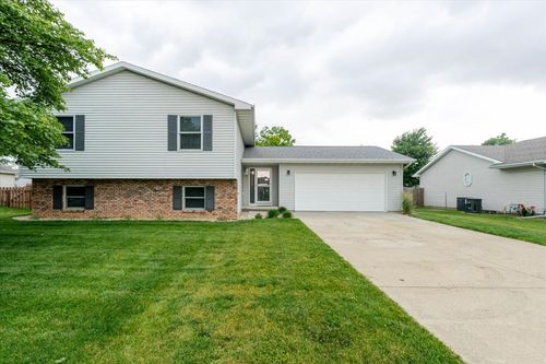 712 Platt Way, Hudson, IL, 61748-7741 | Card Image