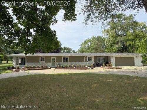 532 Nichols Rd, Auburn Hills, MI, 48326-3820 | Card Image