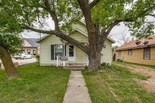205 W Main St, Gunter, TX, 75058-2145 | Card Image