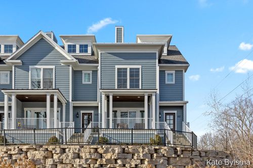 657 Greenslate Dr Se, Ada, MI, 49301-9073 | Card Image