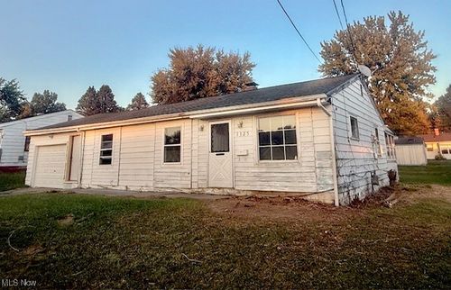 1325 Miami St, Youngstown, OH, 44505-3747 | Card Image