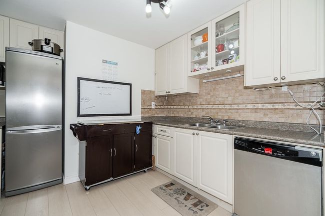 5588 Broadway, Townhouse with 2 bedrooms, 1 bathrooms and 1 parking in Burnaby BC | Image 17