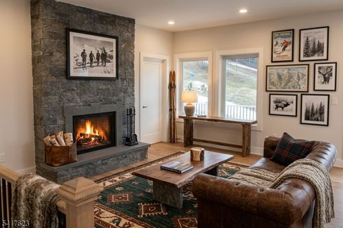 10 Alpine Trl, Vernon, NJ, 07462-5601 | Card Image