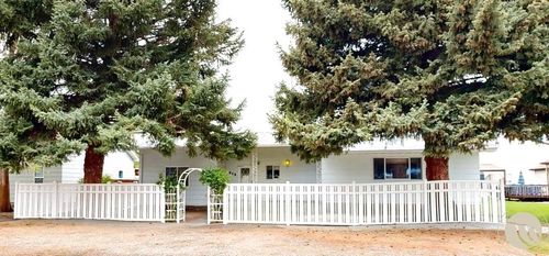 215 1st St Se, Park City, MT, 59063 | Card Image