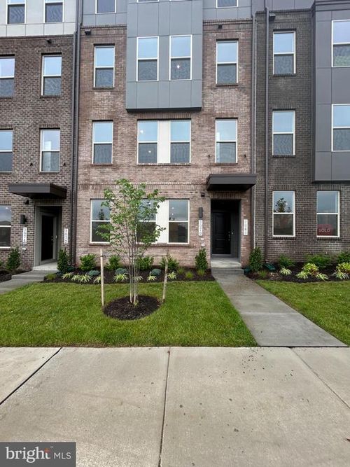9070 Katherine Johnson Ave, Manassas, VA, 20109-4051 | Card Image