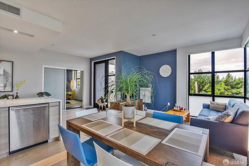 451 Donahue St, San Francisco, CA, 94124-3363 | Card Image