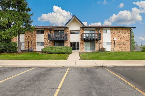 5-104-5 Kingery Quarter, Willowbrook, IL, 60527-6584 | Card Image