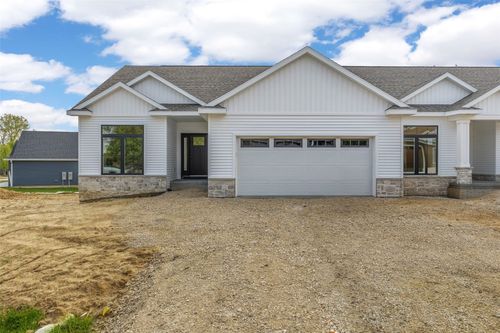 5700 Meadow Grass Cir Se, Cedar Rapids, IA, 52403-7074 | Card Image