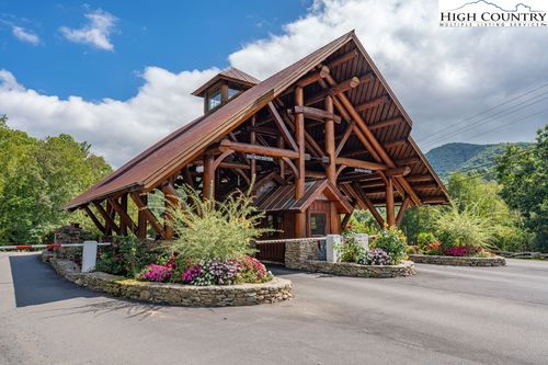 ES71 Twisted Oak Path, Banner Elk, NC, 28604 | Card Image