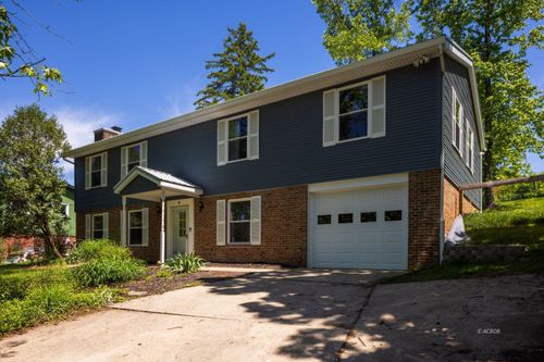 49 Canterbury Dr, Athens, OH, 45701-3712 | Card Image