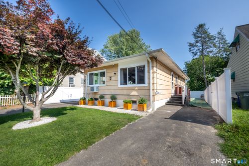203 Robin St, Bridgeport, CT, 06606-4441 | Card Image