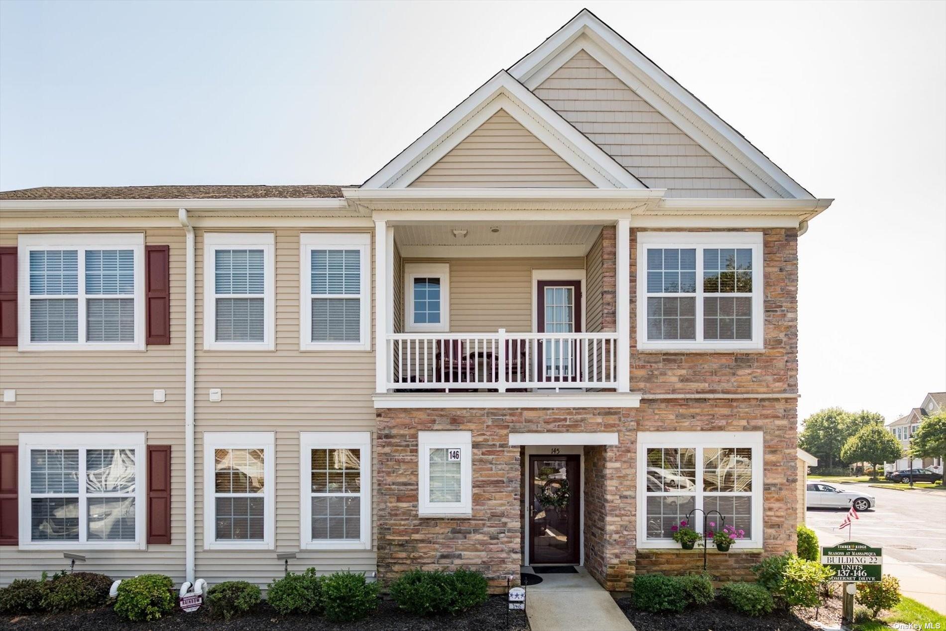 Somerset Dr, Massapequa, NY 11758