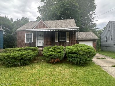 View of front of house with a front lawn | Image 1