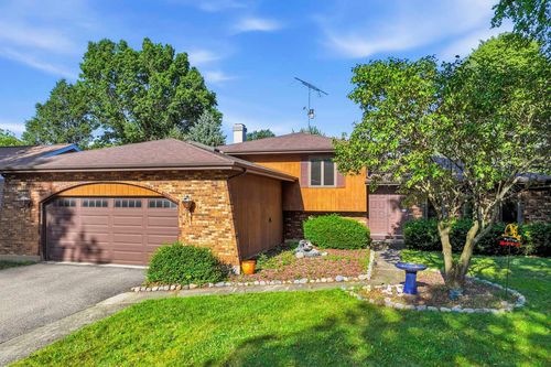 915 Carriage Dr, Algonquin, IL, 60102-2977 | Card Image
