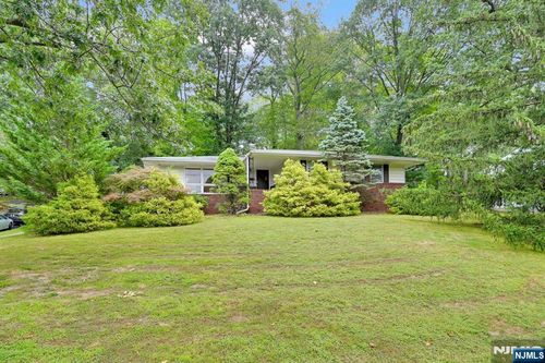 271 Park Ave, Park Ridge, NJ, 07656-2418 | Card Image