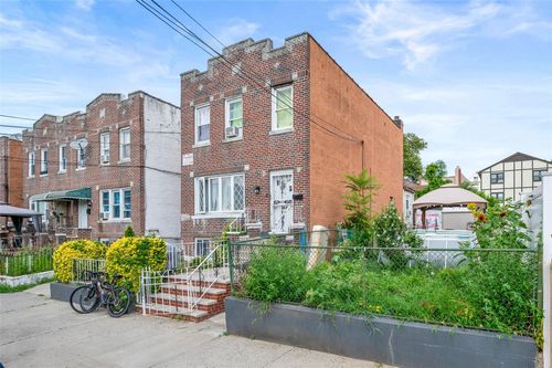 3129 100th St, East Elmhurst, NY, 11369-1833 | Card Image