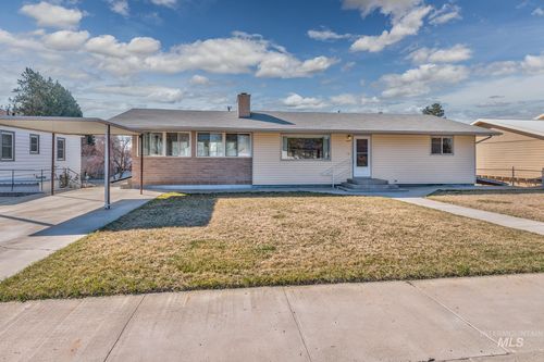 647 Nw 3rd St, Ontario, OR, 97914-1730 | Card Image