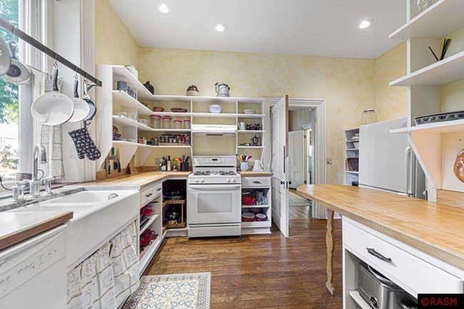 104 N 8 Th St, House other with 4 bedrooms, 5 bathrooms and null parking in Henderson MN | Image 10