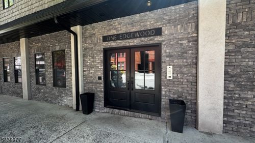 1-1 Edgewood Rd, Bloomfield, NJ, 07003-2600 | Card Image